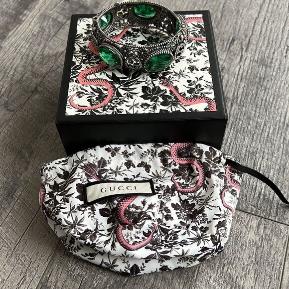 Gucci new!
Crystal-embellished Sterling-silver Bracelet - Green Sz 16 - Picture 9 of 14